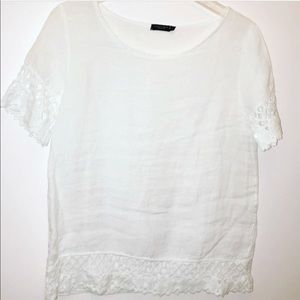 White Linen Top with adorable detail!
Size Small